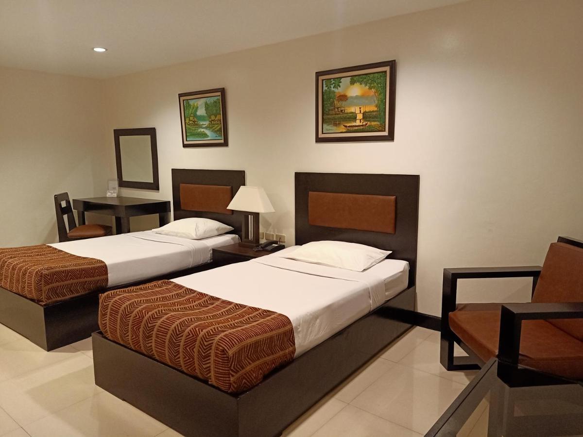 Paragon Tower Hotel Manila Exterior photo