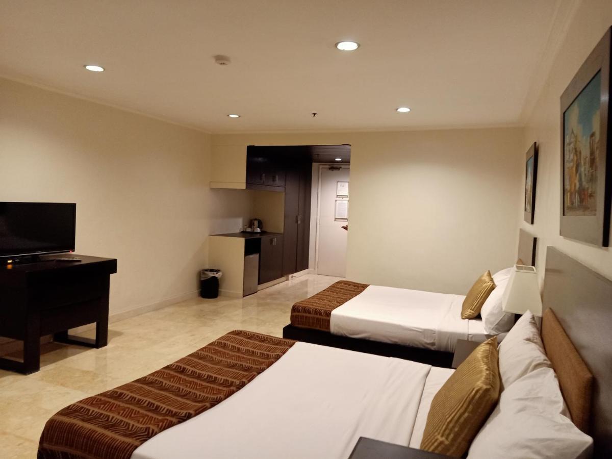 Paragon Tower Hotel Manila Exterior photo