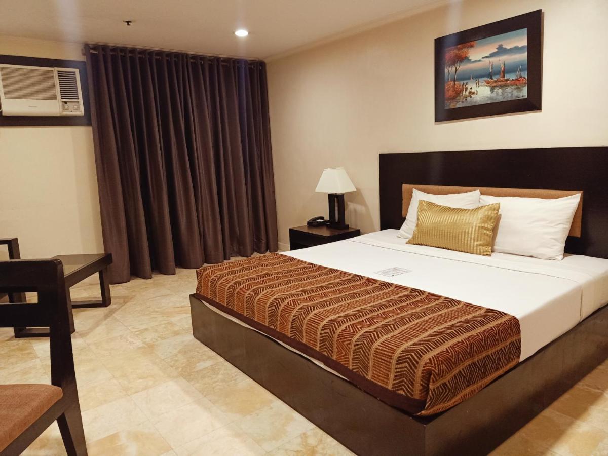 Paragon Tower Hotel Manila Exterior photo