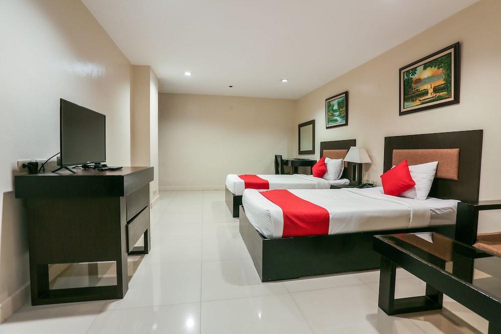 Paragon Tower Hotel Manila Exterior photo