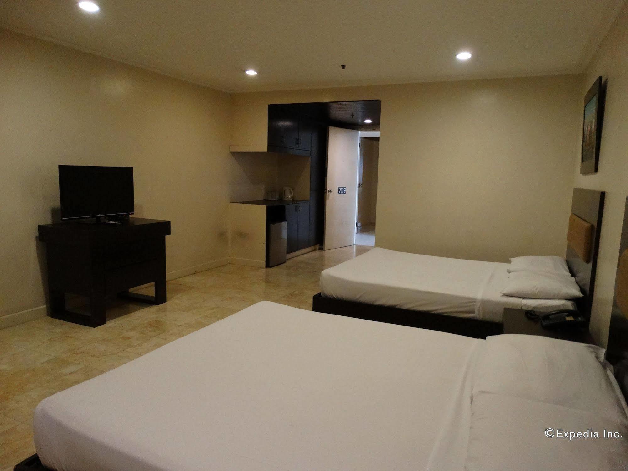 Paragon Tower Hotel Manila Exterior photo