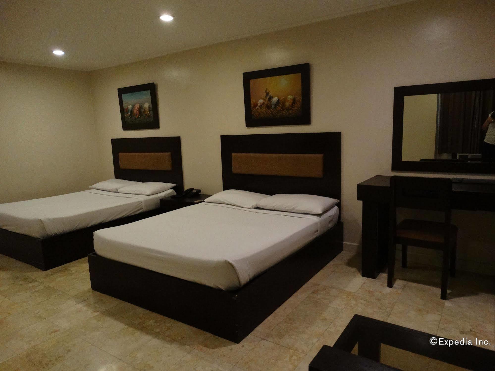 Paragon Tower Hotel Manila Exterior photo